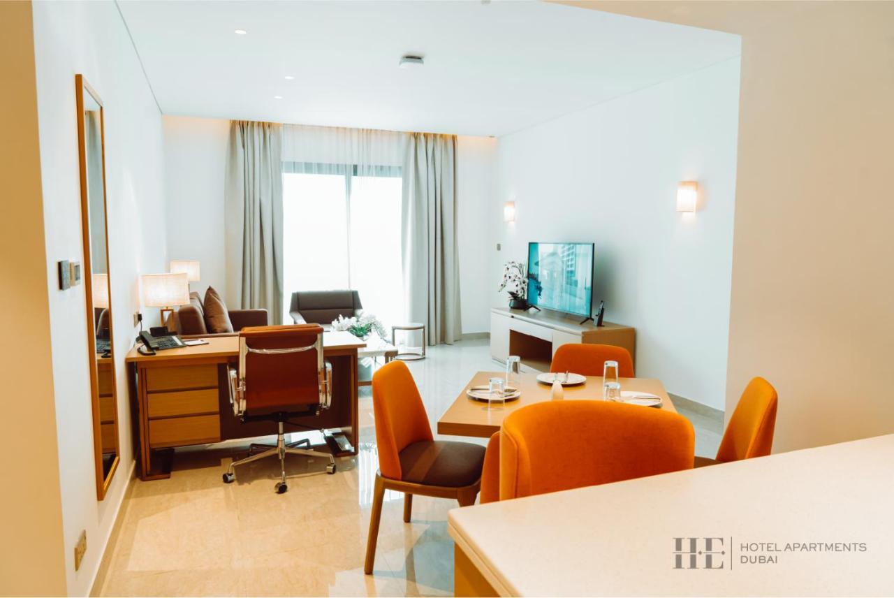 He Hotel Apartments Dubaj Pokoj fotografie A living room at the hotel