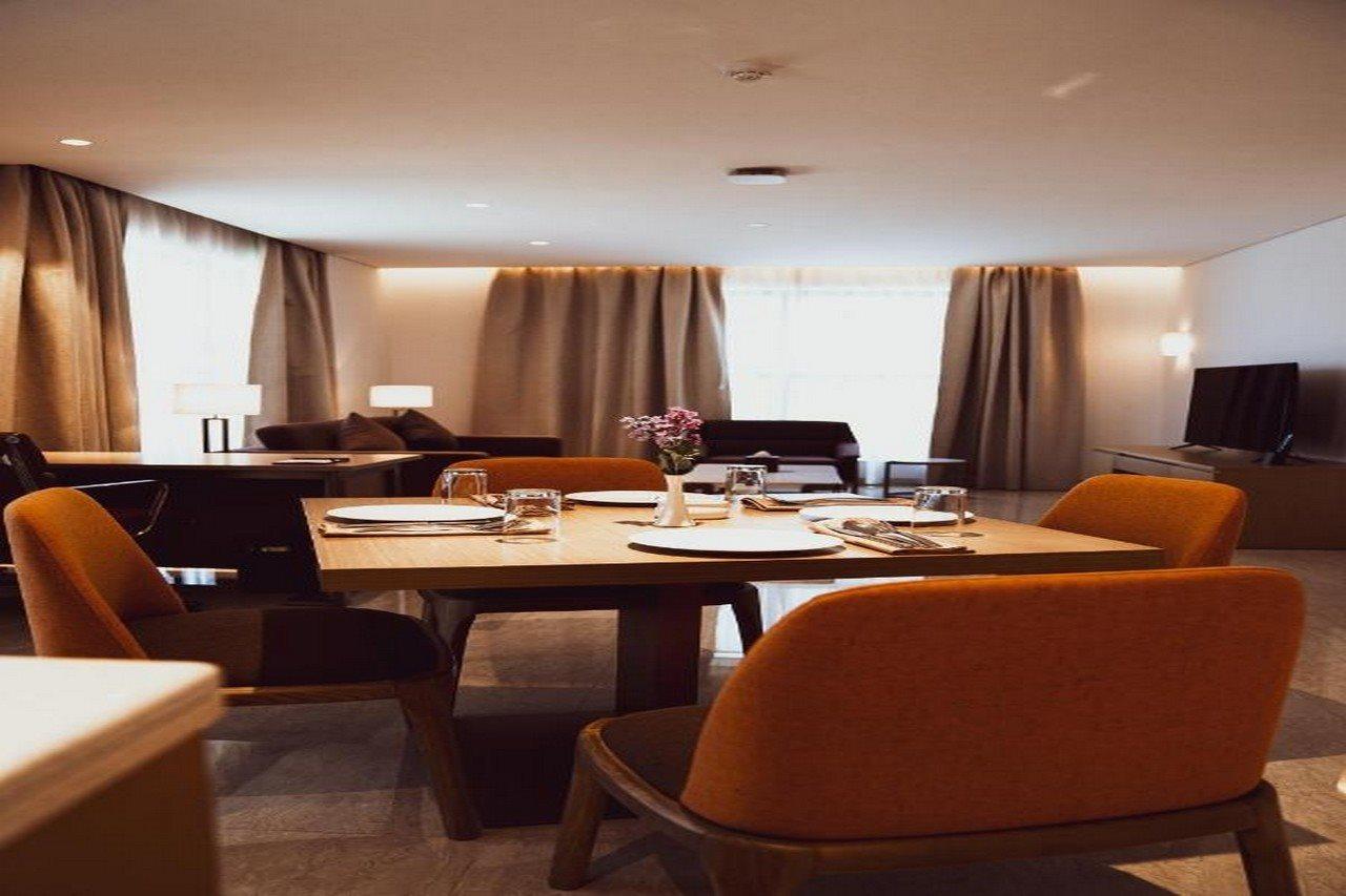 He Hotel Apartments Dubaj Exteriér fotografie The interior of a suite at the hotel